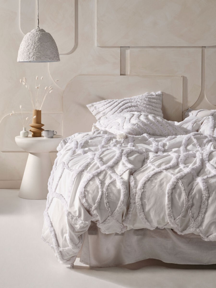 Amadora White Quilt Cover Set - Queen Bed